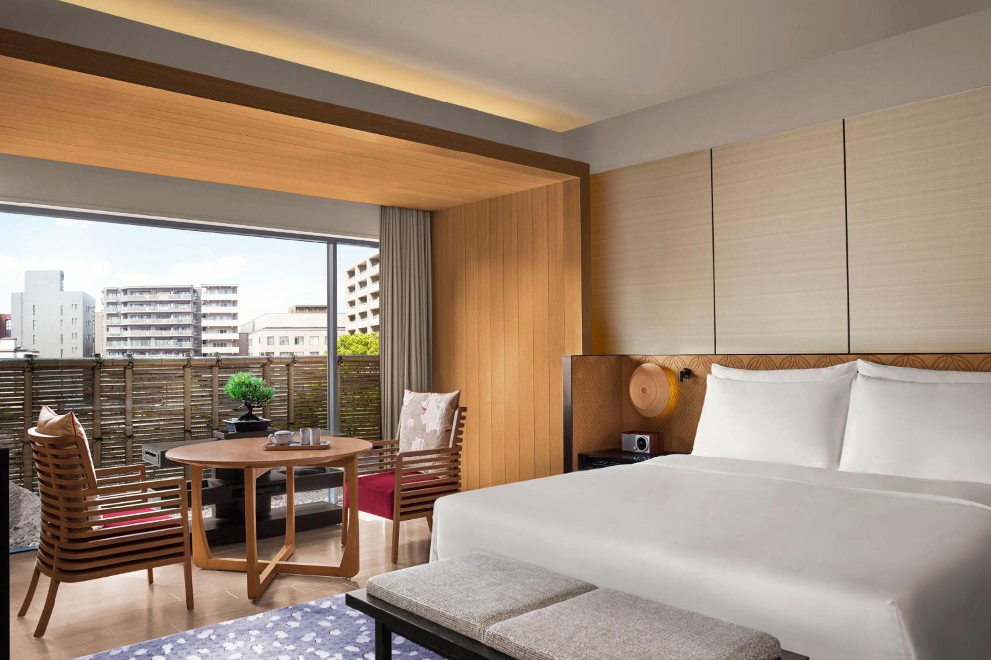 The Ritz-carlton